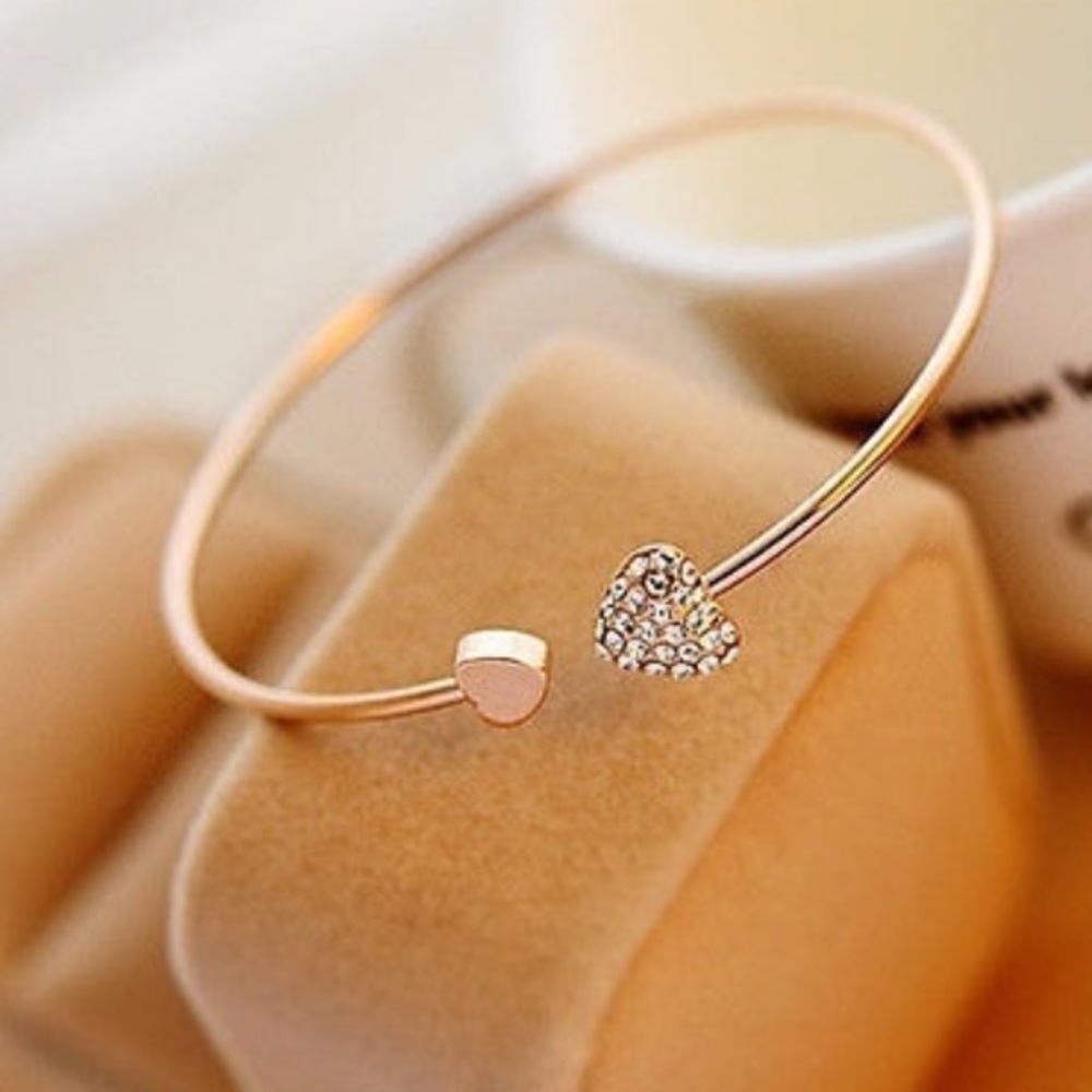 🌼2/$25🌼 Golden Rhinestone Heart Cuff - Picture 6 of 11